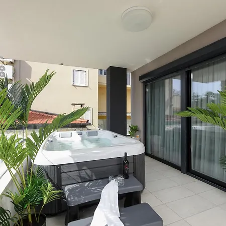 Luxurious Urban Retreat Apartment With Whirlpool And Private Parking Zadar Zewnętrze zdjęcie