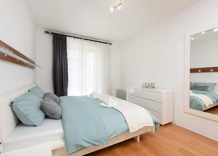 Luxurious Urban Retreat Apartment With Whirlpool And Private Parking