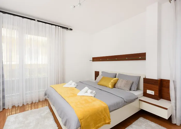 Luxurious Urban Retreat Apartment With Whirlpool And Private Parking