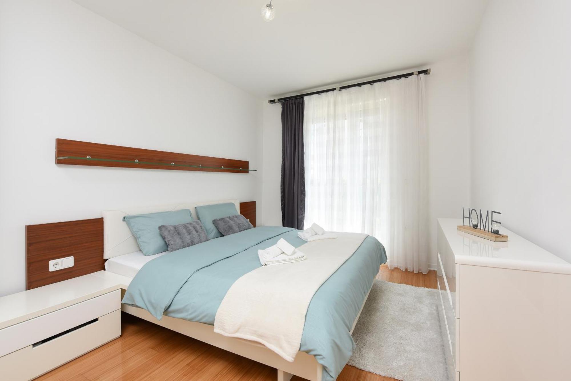 Luxurious Urban Retreat With Whirlpool And Private Parking Apartment